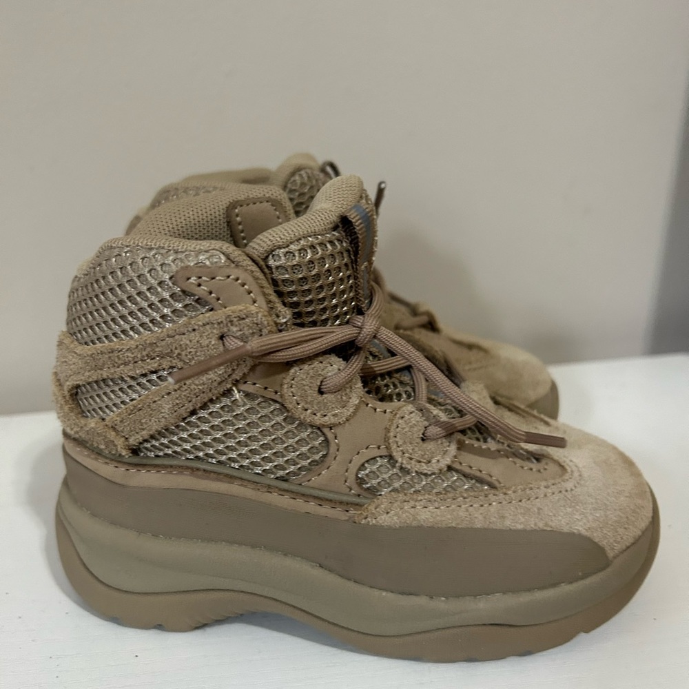 Beige Yeezy boots toddler size 8K UK 7 1/2